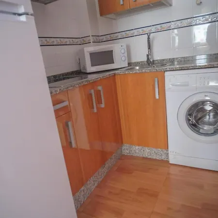 Tranquilos En Conil Con Facil Aparcamiento, Cerca Del Centro Y Playas - Es-180-35 Apartment